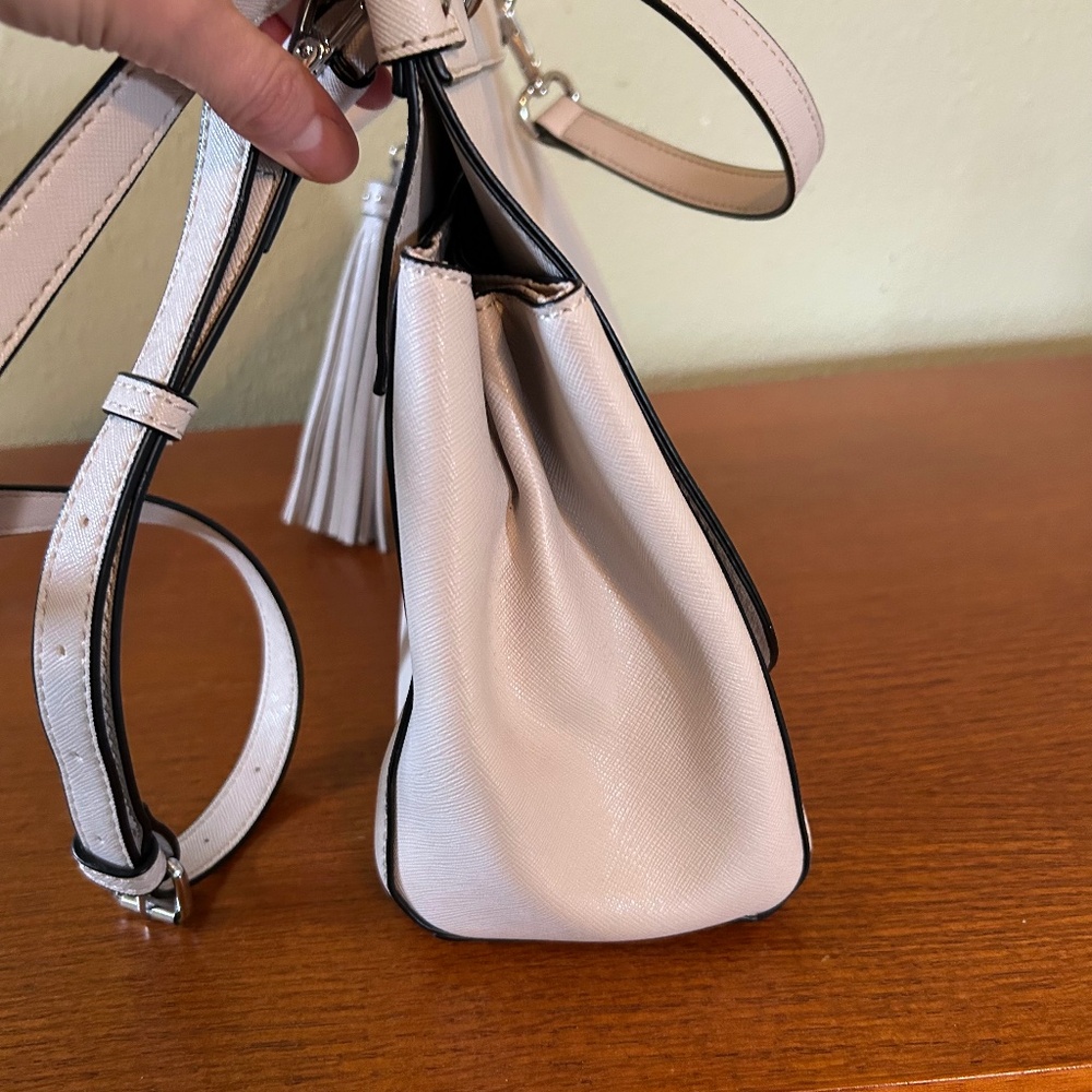 Guess‎ Cream Purse Shoulder strap and Hand Bag Silver Detail - Picture 2 of 11